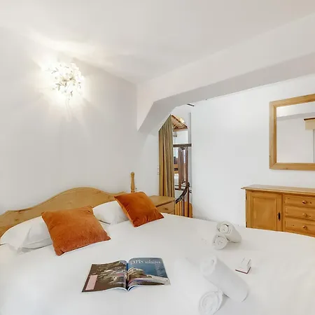 Rustico La Staleta With Balcony & Views - Happy