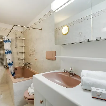 Chalet Rustico La Staleta With Balcony & Views - Happy